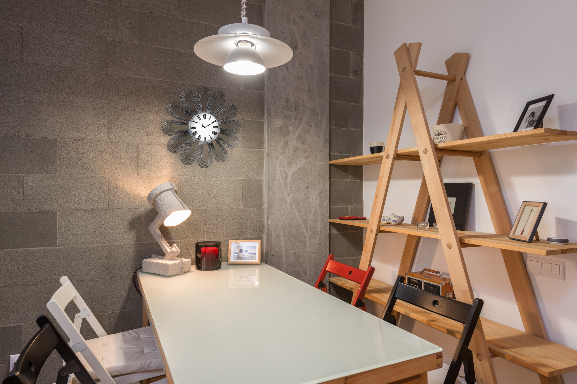 Modern Reflection Sliver Metal Wall Clock - Image 3