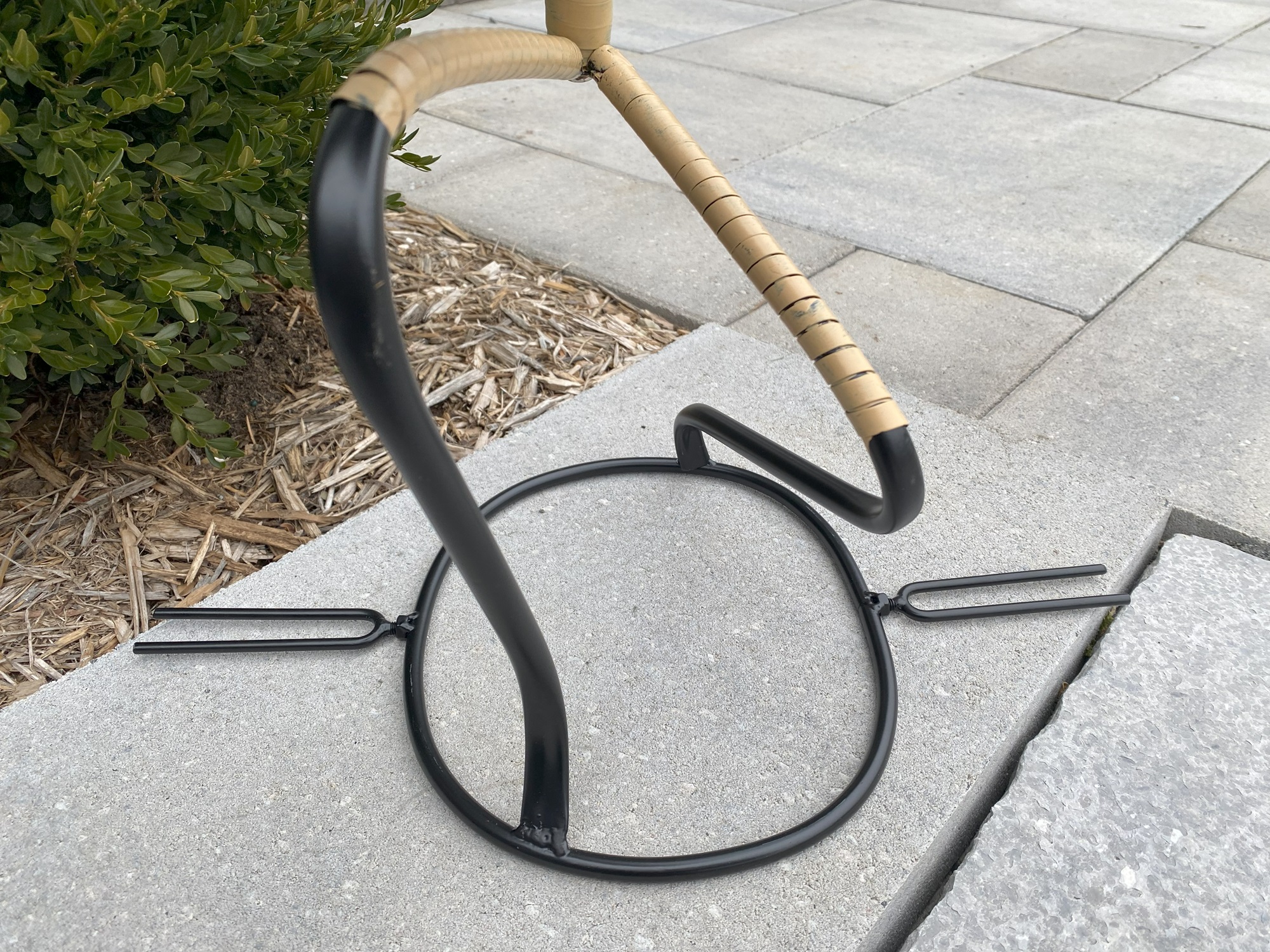 Artisanal Tribal-Inspired Solar LED Sentinel Abstract Tribal Lady Figurine Metal Sculpture holding with Solar light - Image 4