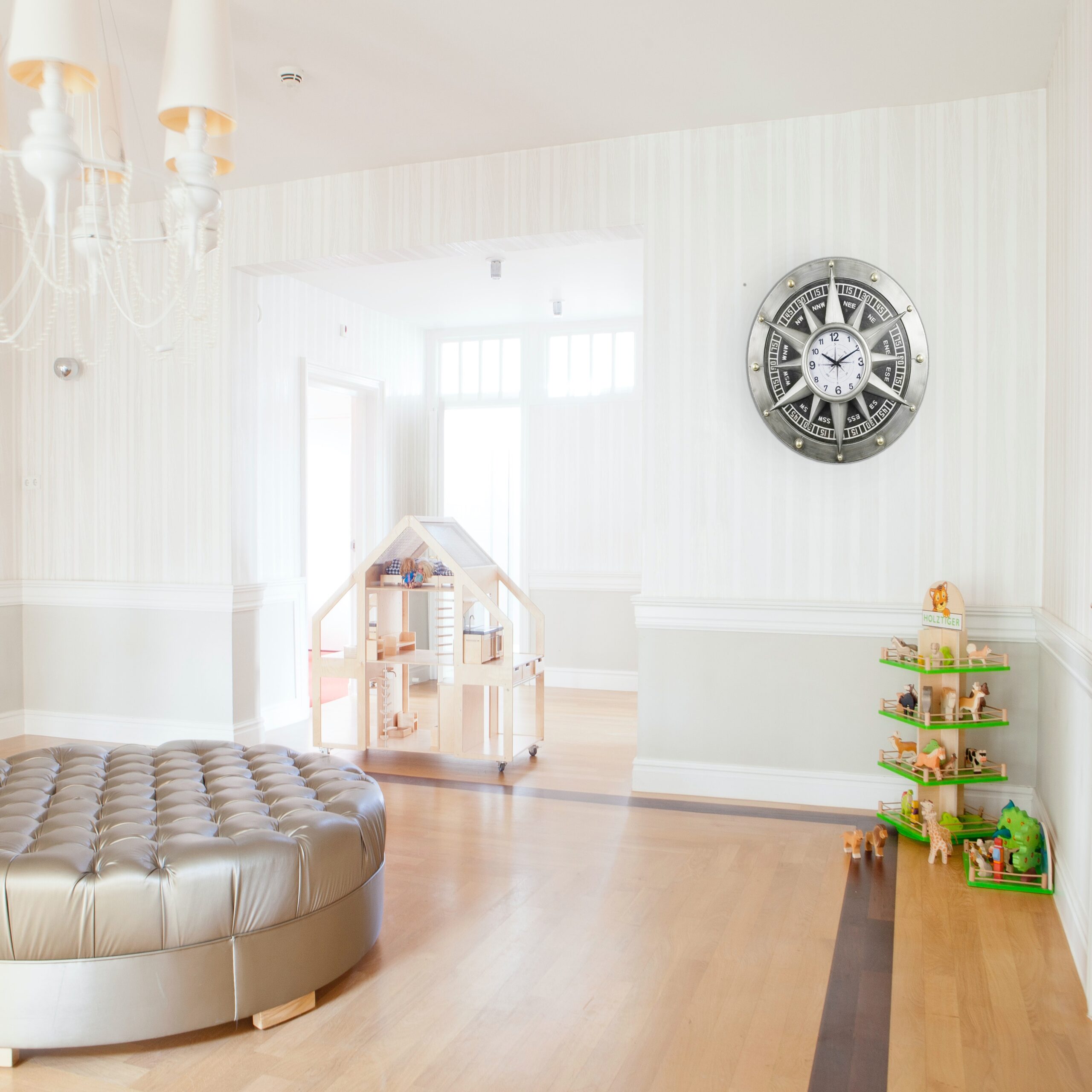 Compass Metal Wall Clock - Image 2